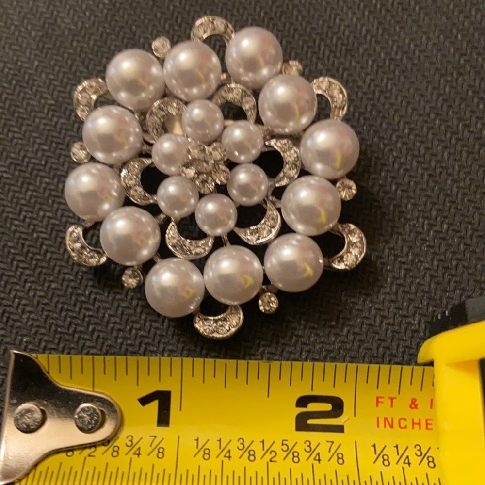 Large Statement Silver Bobble Pearl & Rhinestone Cluster Brooch. - Picture 3 of 4